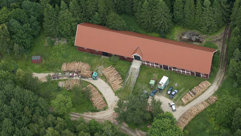 Avlägg gårdsplan Avlägg gårdsplan